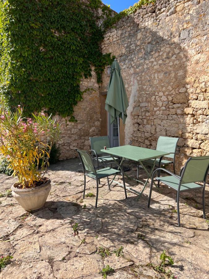 Chateau De Feusse Saint-Just-Luzac Bagian luar foto