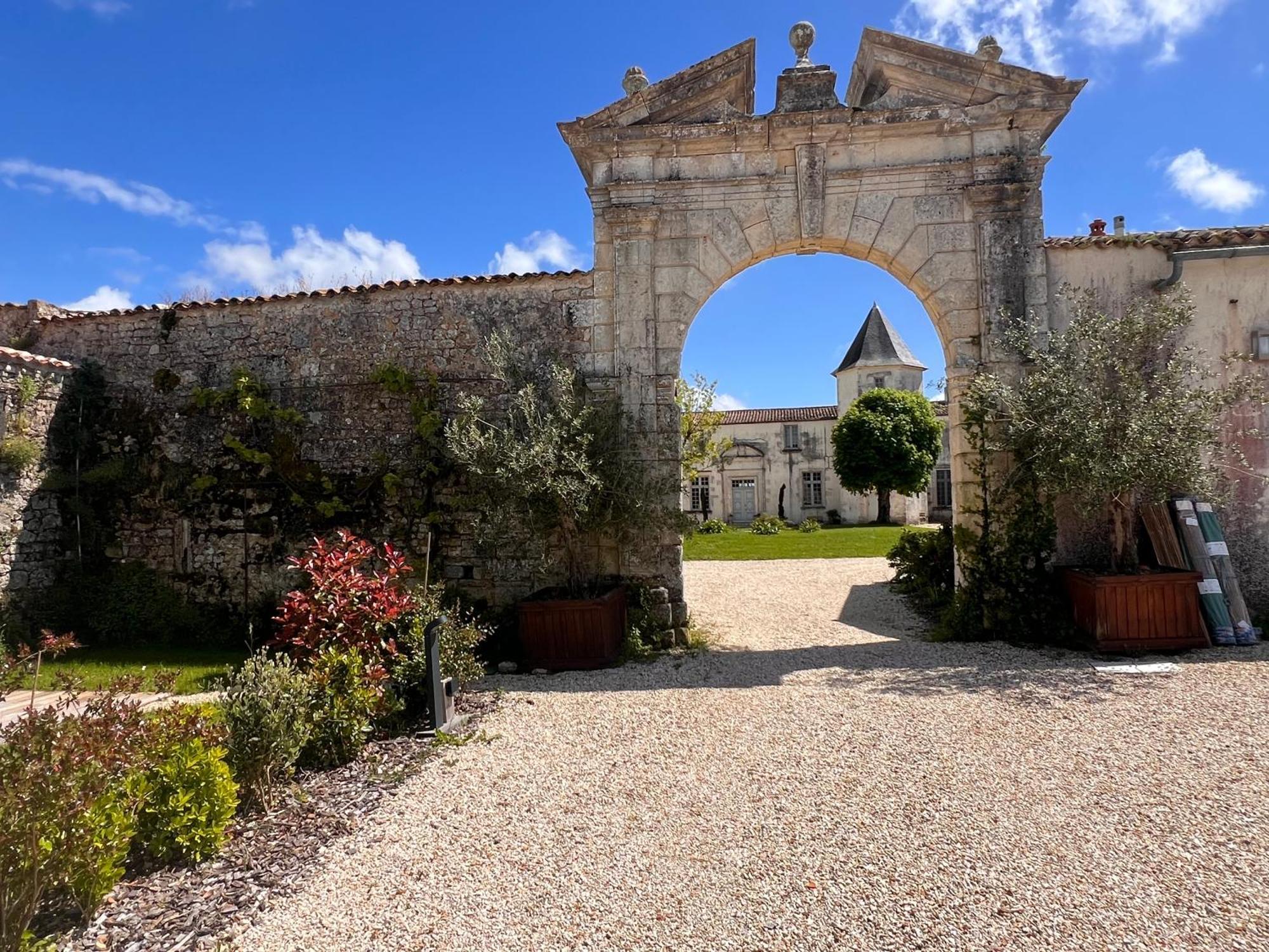 Chateau De Feusse Saint-Just-Luzac Bagian luar foto